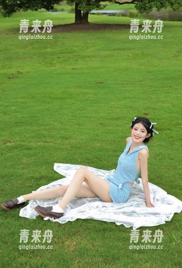 当Asagiriai化身风纪委员，私房写真呈现无畏的自我表达.txt