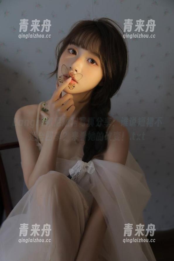 Bangni邦尼短裙写真分享：谁说短裙不适合四季？来看她的改变！.txt