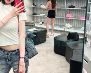 解锁Bangni邦尼的无圣光礼服写真，展现非凡自信与时尚品味.txt