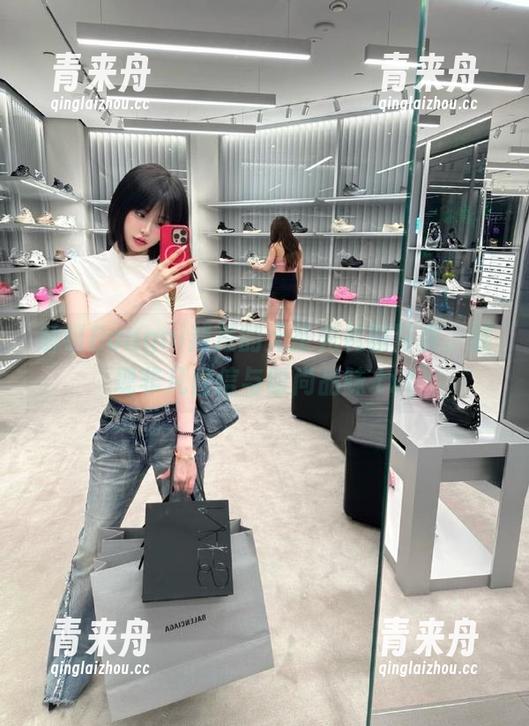 解锁Bangni邦尼的无圣光礼服写真，展现非凡自信与时尚品味.txt
