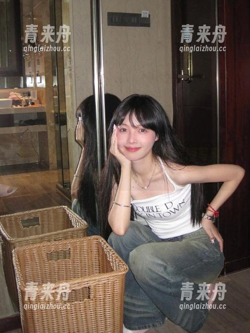 更新不停歇！Bangni邦尼微密圈写真集带你进入无尽的可爱幻境！.txt