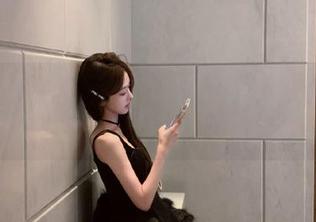 Feilin嗲囡囡 – 就是阿朱啊校园图包更新，看看这位博主究竟有多会拍！.txt