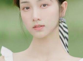 Feilin嗲囡囡 – 高清写真中的沐娜娜，连衣裙展现优雅与活力的经典照片.txt