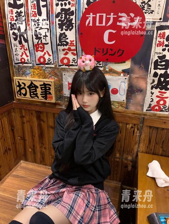 Feilin嗲囡囡-流氓小巫女 Feilin嗲囡囡 - 与流氓小巫女一同沉浸于泳池的高清写真壁纸中,享受视觉盛宴.txt