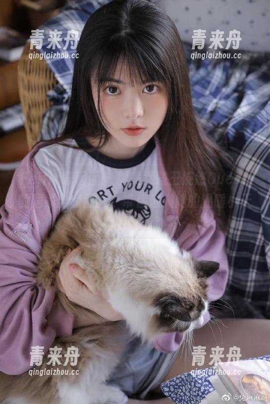 Feilin嗲囡囡-王婉悠Queen Feilin嗲囡囡 - 甜美女孩王婉悠Queen的居家全套图集,带你进入她的温暖小天地!.txt