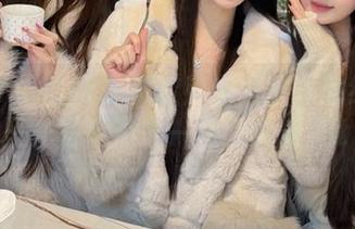 GIRLT果团网 – 黄歆苑与万圣节的结合：无圣光写真带来一场视觉盛宴.txt