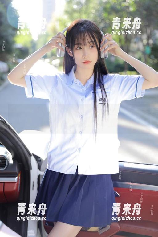 GIRLT果团网 - 探索黄歆苑灰丝主题的写真，绽放壁纸般的迷人风情.txt
