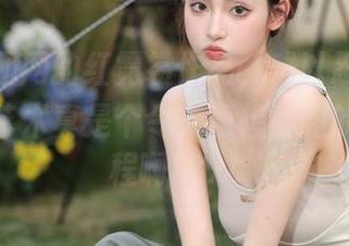 观看果团网的红霓裳作品，难以忍住感叹：现代艺术真是个令人意想不到的奇妙旅程啊!.txt