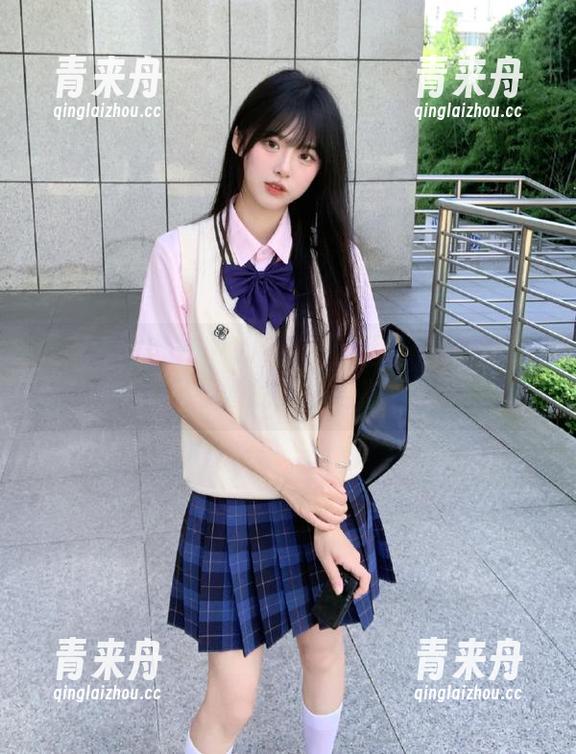 IMiss爱蜜社 - Winki丝姬眼镜写真集：透过镜框记录她的故事与时尚瞬间.txt