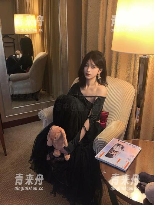 LD零度摄影-一楠 LD零度摄影 - 看“一楠居家”无圣光写真合集,原来家中也能是时尚秀场.txt