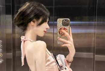MFStar模范学院 – 迷人苏西-susie私拍秘书图包，全景展示她的独特风格与个性魅力.txt