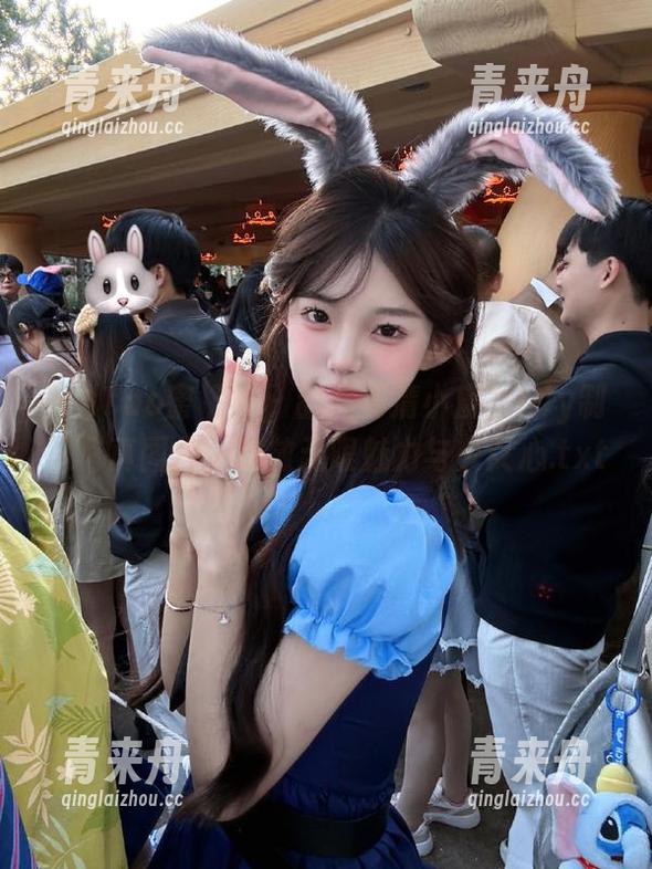 MiiTao蜜桃社-小魔女lily MiiTao蜜桃社 - 甜美高清小魔女lily制服写真图片,释放无限魅力与少女心.txt