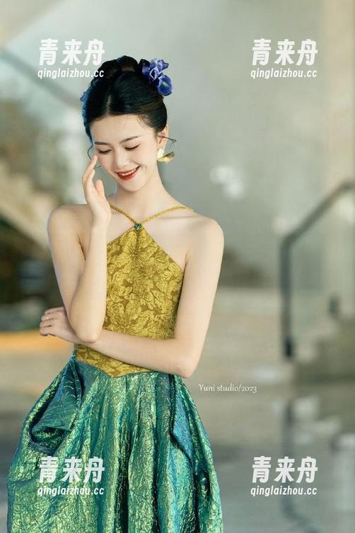 MiiTao蜜桃社-米琪MIKI MiiTao蜜桃社 - 时尚与艺术的交汇:米琪MIKI精选套装写真集尽显独特个性.txt