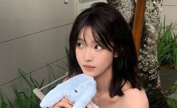 MiiTao蜜桃社 – 不容错过！陆萱萱Cecilia最新美脚图集，展现时尚女神的无限魅力！.txt