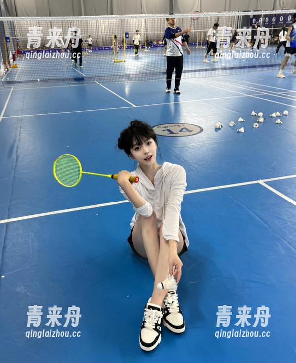 时尚与艺术的交融：MissWarmJ灰丝与热门cos资源的完美融合.txt
