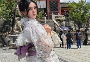Natsuko夏夏子带来的无圣光图集，探索碧蓝航线德文郡魅魔的双重魅力.txt
