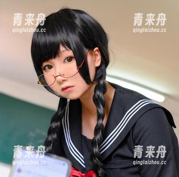 原图PAKI草莓酱与牛仔裤碰撞的全套创意，笑点和美感一起装进你的包包里！.txt