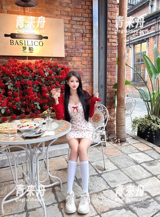 PoppaChan 见证PoppaChan妹妹的高清写真奇迹,甜美笑容与精致细节让人心醉!.txt