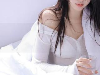 SSA丝社 – 那条韩版复古碎花裙黑丝，媛媛在美图照片中展现绝世优雅风情！.txt