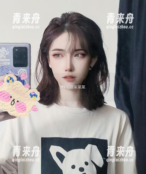 Sakiiii翎柒 Sakiiii翎柒的网袜魅力,美图让你心动,快来下载收藏!.txt