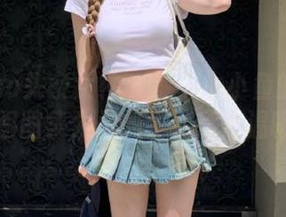 TouTiao头条女神 – 深入小小鱼的棉袜世界：美图图集为你的生活添点温暖！.txt