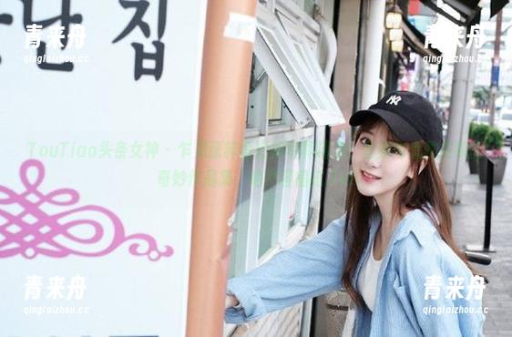 TouTiao头条女神 - 乍见张梓柔短裙写真精选：狂野与优雅交织的奇妙作品集，绝不容错过.txt