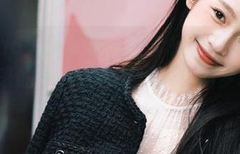 TouTiao头条女神 – 全套杨曼妮少女写真：拍出来的每一张都是现实中的梦幻！.txt