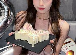 TouTiao头条女神 – 杨漫妮baby带你走进少女与猫的世界，珍贵原图和最新更新一并揭晓.txt