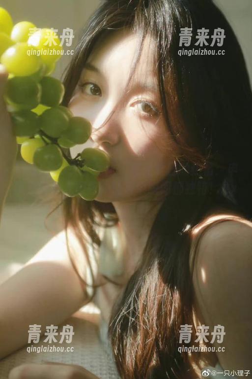 TouTiao头条女神 - 感受夏日的热情：申美嫣无圣光图包，让每个瞬间都独特！.txt