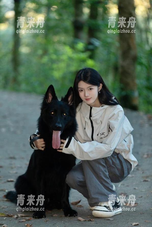 UGirls尤果网 - 周妍希短裙写真合集：每一张照片都能让你开怀大笑，吸引目光的秘密！.txt
