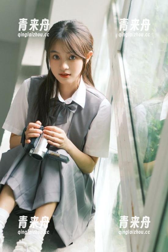 UGirls尤果网-夏倪可ella UGirls尤果网 - 尽览夏倪可ella的“透明”写真,感受她在镜头下的轻盈与纯粹图片.txt