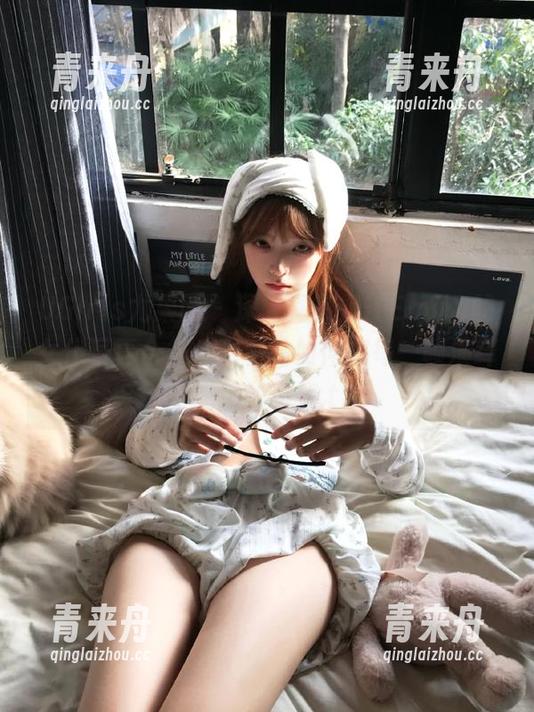 UGirls尤果网-奶茶Emily UGirls尤果网 - 深入探索奶茶Emily的女仆写真合集,观看她如何将每一帧演绎为无尽的甜蜜.txt