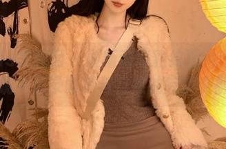 UGirls尤果网 – 最新动感豹纹图片：景思晴用镜头记录时尚与自然的完美交融.txt