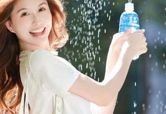 UGirls尤果网 – 不可错过的苏糯米美足图包分享，带你进入绝美足部艺术的世界.txt