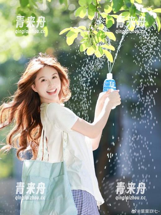 UGirls尤果网 - 不可错过的苏糯米美足图包分享，带你进入绝美足部艺术的世界.txt