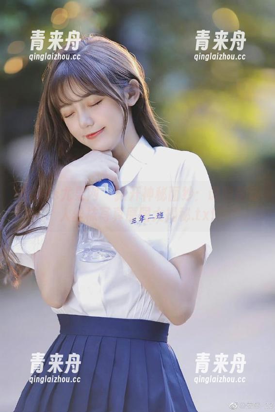 UGirls尤果网 - 拨开神秘面纱：谭晓彤动人丝袜写真原图大揭秘.txt