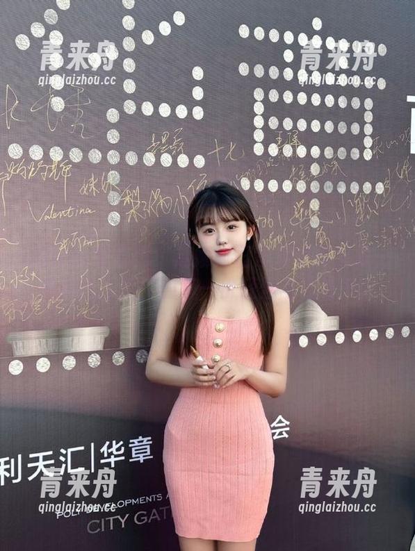 UGirls尤果网 - 赵娜娜日常分享作品集：感受她生活中的每一份轻盈与自在.txt