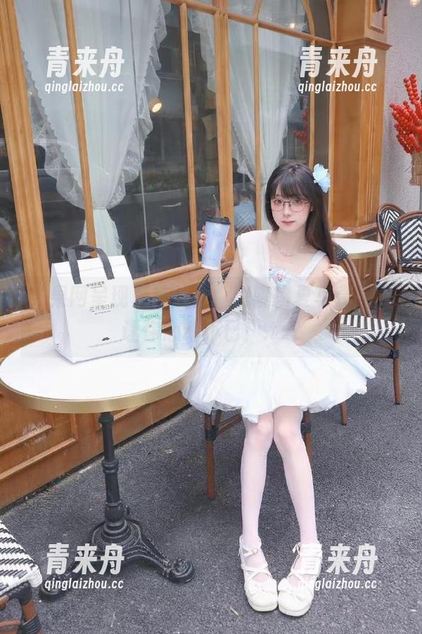 UGirls尤果网 尤果网呈现夏日风情,甜蜜盛夏写真图集让你心动不已!.txt