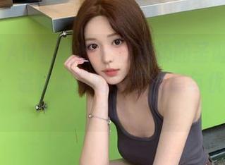 XINGYAN星颜社 – 潘思沁的圣诞写真合集图册：温暖心灵的节日气息与优雅气质.txt