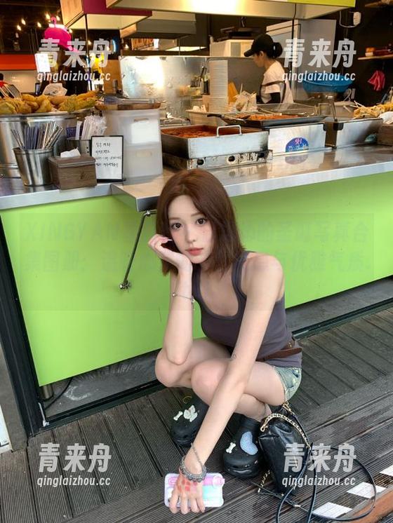XINGYAN星颜社-潘思沁 XINGYAN星颜社 - 潘思沁的圣诞写真合集图册:温暖心灵的节日气息与优雅气质.txt