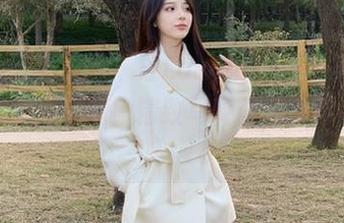 Xiuren秀人网 – 让Lovely璐璐的美足成为你的灵感来源！精致写真图册等你来翻阅！.txt