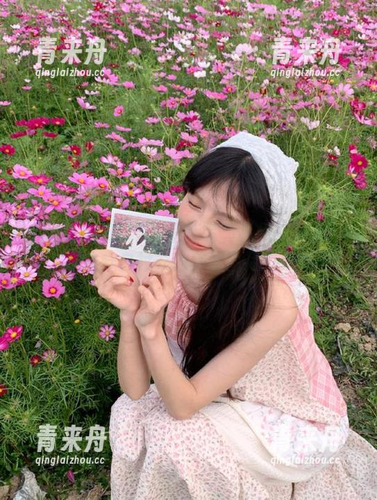 Xiuren秀人网 - 最新写真亮相：MOON嘉依穿白衬衫的美丽图片集.txt