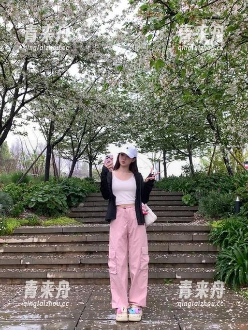 Xiuren秀人网-刘婷婷 Xiuren秀人网 - 精品美图精选,刘婷婷以黑色为主题,塑造令人陶醉的视觉体验.txt