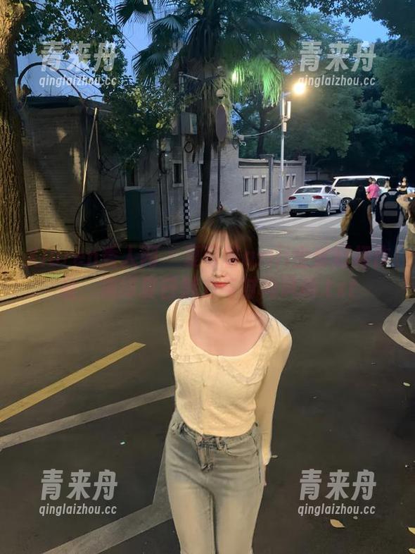Xiuren秀人网 - 夏可馨amii全套短裙作品，演绎夏日魅力与时尚风格.txt