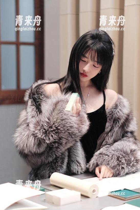 Xiuren秀人网 - 幸福瞬间：小肉肉咪美图精选，带你领略她的精彩写真剧情.txt