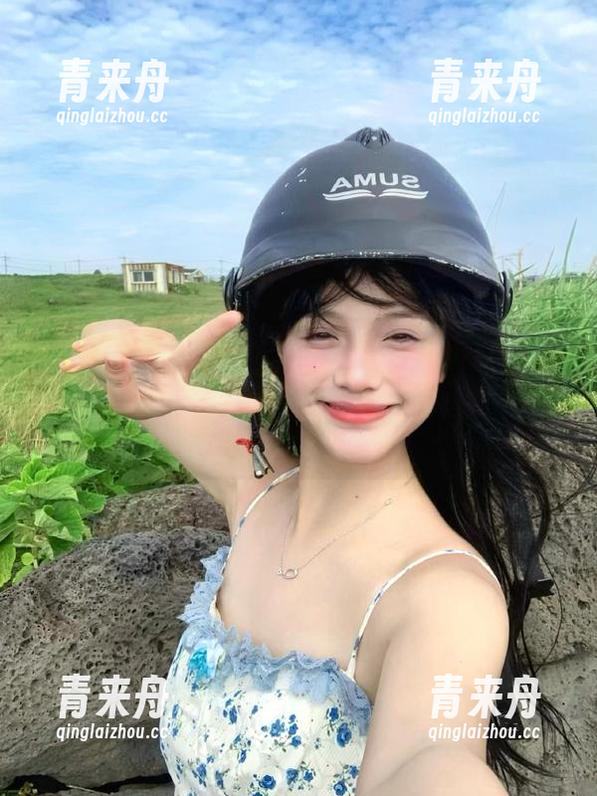 Xiuren秀人网 - 与拍黄瓜girl学妹一起探索：她的私房写真合集，满载美丽图片展示.txt