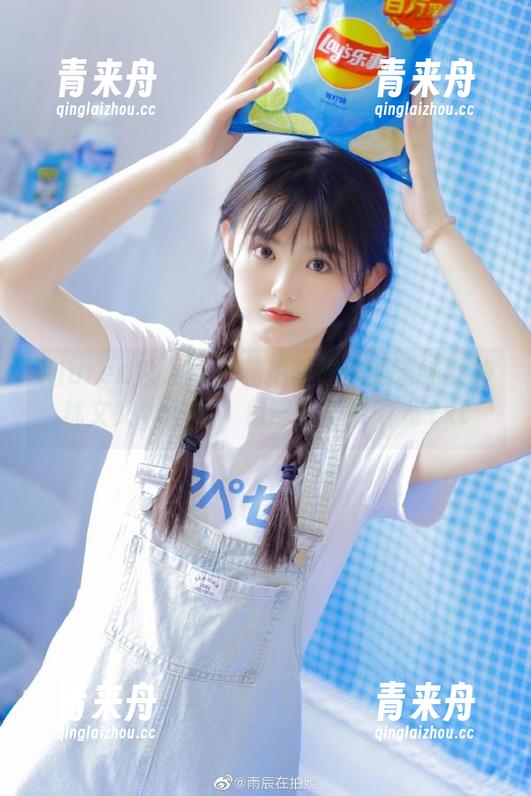 Xiuren秀人网-林文文yooki Xiuren秀人网 - 私拍写真中的清纯女神林文文yooki,似清晨一缕阳光.txt