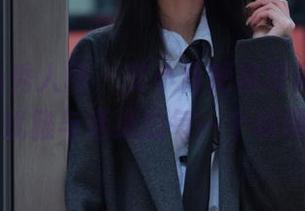 Xiuren秀人网 – 艾小青短裤写真合集，捕捉她优雅与活泼的每一个瞬间！.txt