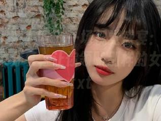 Xiuren秀人网 – 一场视觉盛宴：艾小青美腿图集分享，让你领略别样的女性之美.txt