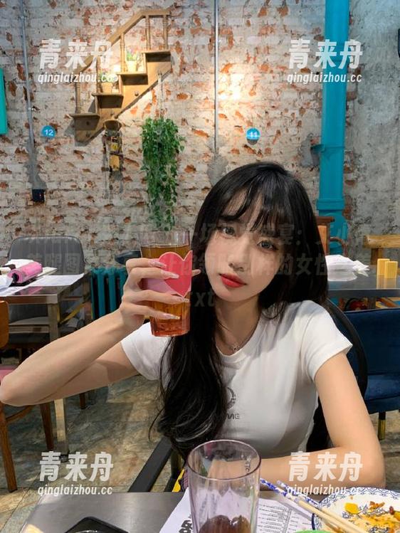 Xiuren秀人网-艾小青 Xiuren秀人网 - 一场视觉盛宴:艾小青美腿图集分享,让你领略别样的女性之美.txt